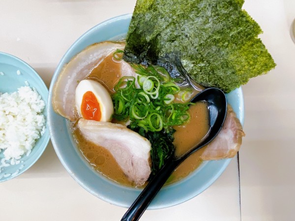 「マル得ラーメン:890円、生姜塩ウデチャーシュー:100円」@横浜家系ラーメン田中の写真
