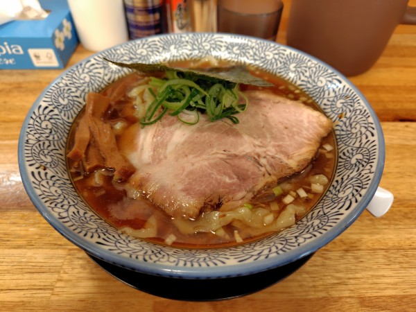 「しょう油ラーメン＋大盛」@麺屋 つるるの写真
