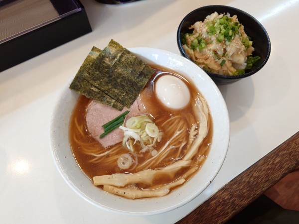 「特製中華そば かつお メンマご飯」@濃厚中華そば 麒麟の写真