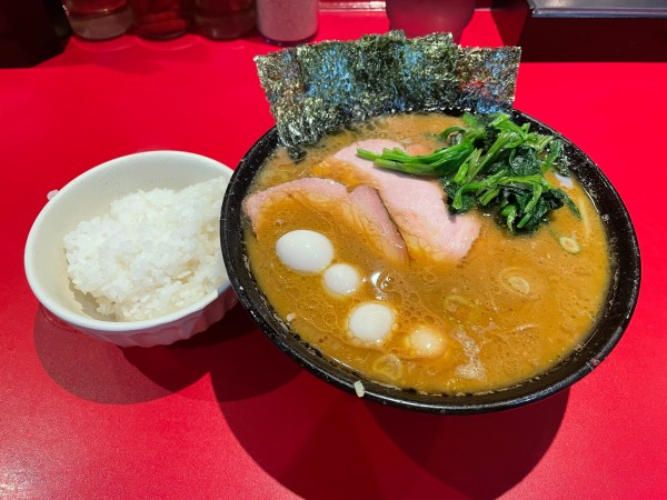 「チャーシューメン + うずら + ライス」@厚木家の写真