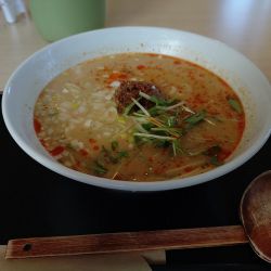 四川担々麺（950円税込み）
