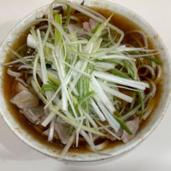 肉並そば(590円)