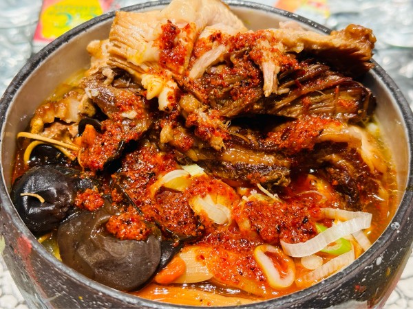 「薬膳ラーメン 白辛 803円 特製チャーシュー 275円×3」@人類みな麺類と焼き飯店の写真