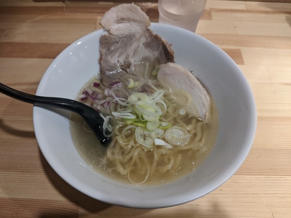 「鶏出汁しおらぁ麺」@らぁ麺櫻井の写真