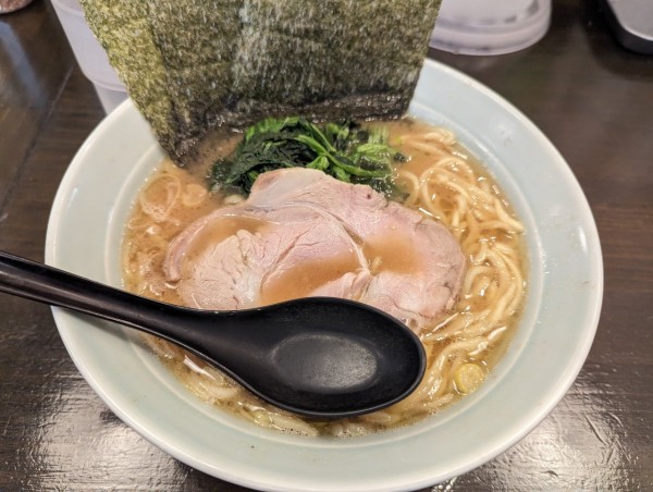 「豚骨醤油ラーメン830円」@南大沢らーめん家の写真