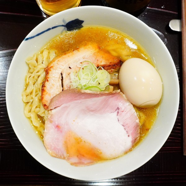 「塩（中太手もみ麺）＋味玉＋エビスビール」@麺 みつヰの写真