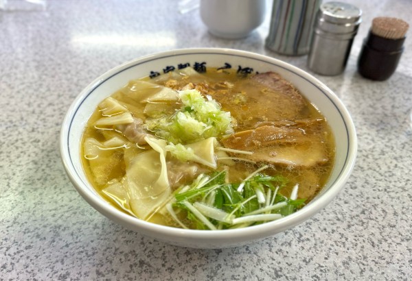 「塩チャーシューワンタンめん ¥1250」@自家製麺 らーめん くぼ田の写真