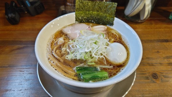 「煮干し中華そば(並)+煮玉子」@めんや こたんの写真