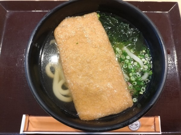 「きつねうどん650円」@与島PA フードコートの写真