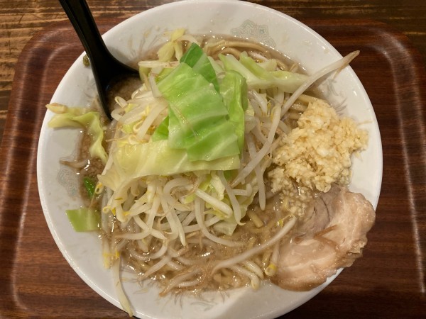 「醤油らーめん¥830(野菜大盛、ニンニク大、脂大)」@麺屋けんしんの写真