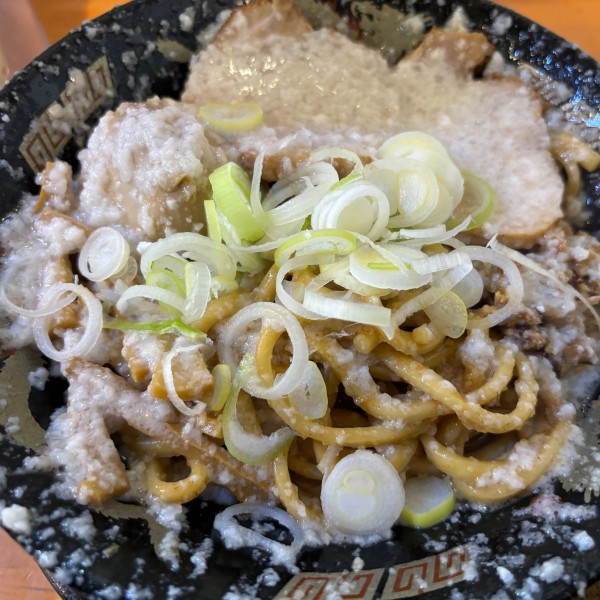 「爆盛油脂麺 200g」@らーめん 平太周 神保町店の写真