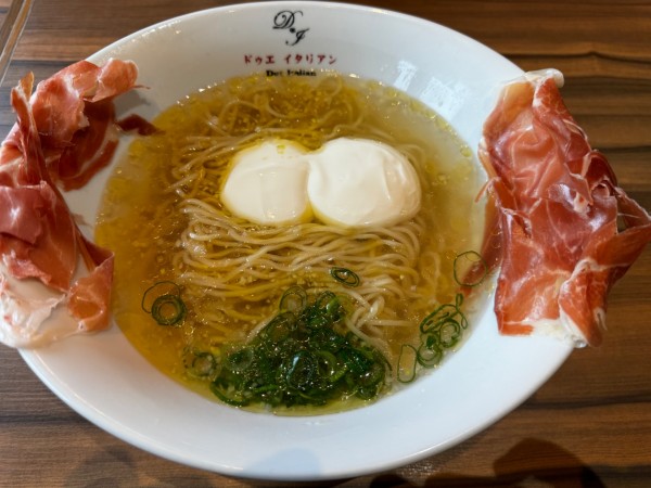 「ラーメン生ハムフロマージュ」@黄金の塩らぁ麺 ドゥエ イタリアン 宇都宮店の写真