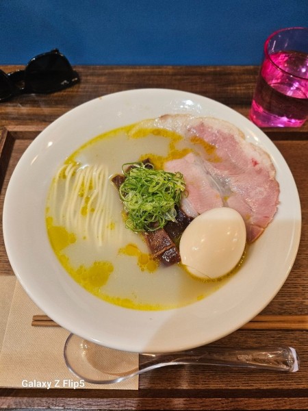 「牡蠣塩ラーメン味玉」@むかん 初台の写真