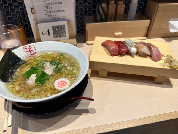 「中華そば」@巻き鮨 中華そば 浜八 横浜ランドマークタワー店の写真