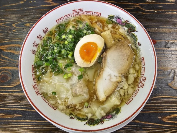 「七福醤油ワンタン麺　750円」@平和軒の写真