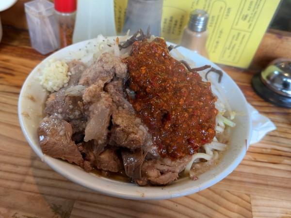 「ぶた入りオロチョンラーメン中盛（スープ抜き）」@にかいやの写真