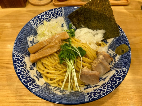 「ニボ油そば」@麺屋 琥珀の写真