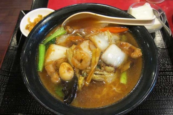 「五目湯麺の定食半チャーハンなし　750円」@花彫酒家の写真