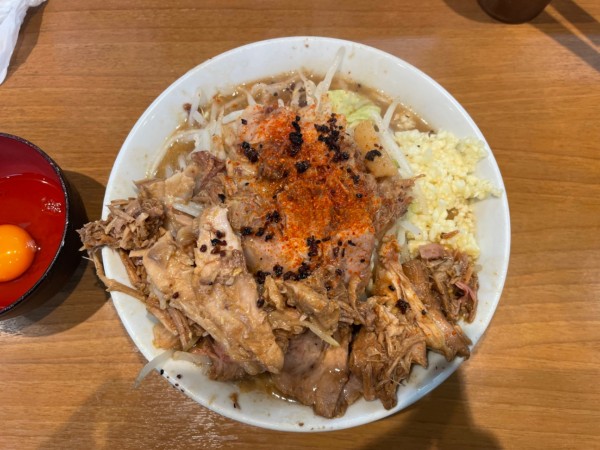 「ラーメン ¥1300 生卵 ¥100」@ラーメン 池田屋 高田馬場店の写真