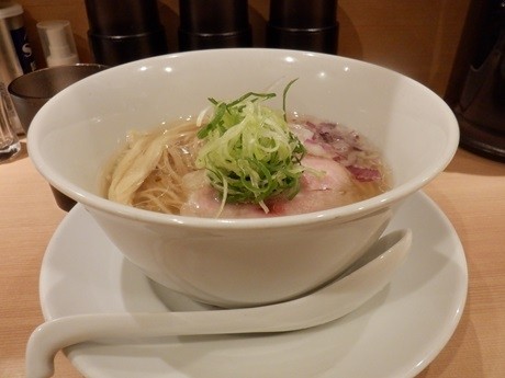 「塩らぁ麺」@麺処しのぶの写真