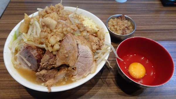 「ラーメン（1,000円）＋生卵（50円）＋別皿アブラ（50円）」@時をかけろの写真