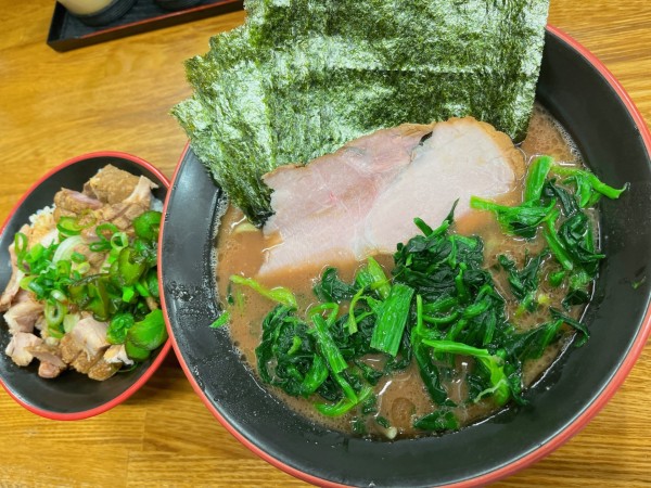 「のり・ほうれん草ラーメン＋まかない飯」@麺家 紫極の写真
