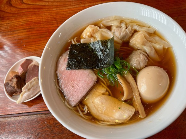 「肉と海老ワンタン麺＋味玉」@支那そば くろ田の写真