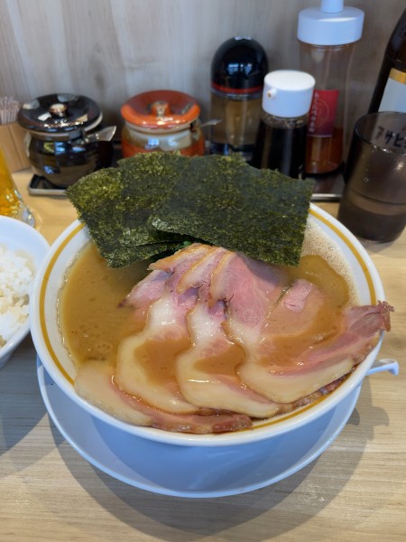 「らーめん（並）+チャーシュー（1180円）」@十三代目 麺家 よし川の写真