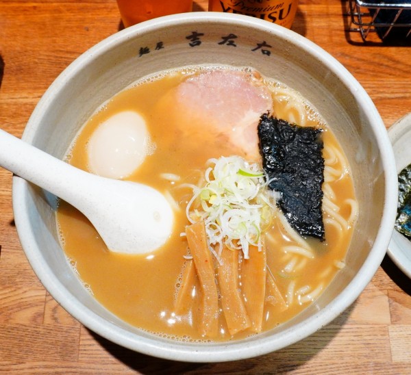 「味玉らーめん＋のり＋エビスビール（小瓶）」@麺屋吉左右の写真