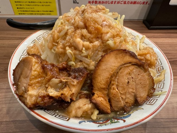 「ラーメン(麺250g・豚2枚・野菜300g・普通)900円」@ラーメン伝次平の写真