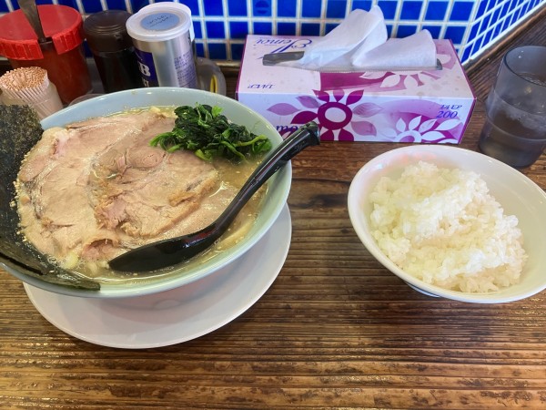 「醤油チャーシュー麺　半ライス」@げんこつの写真