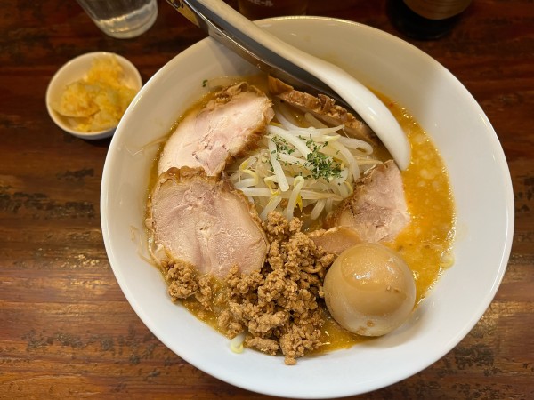 「特製味噌＋ガーリックバター」@ねじ式の写真