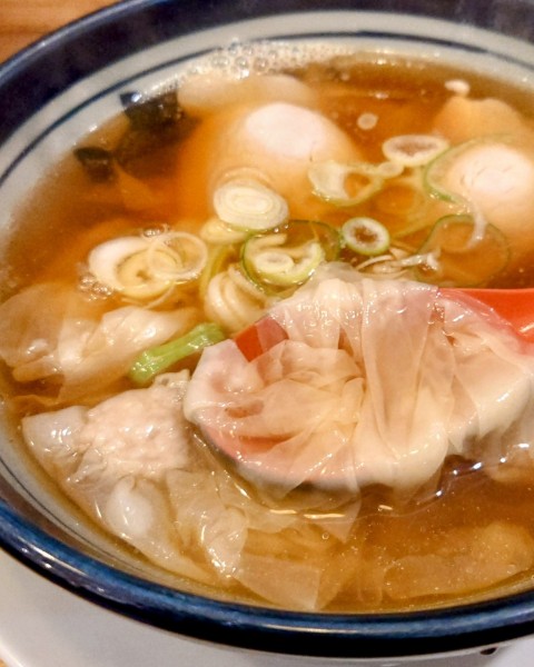 「ワンタン 900円」@ワンタンメンの満月 三鷹店の写真