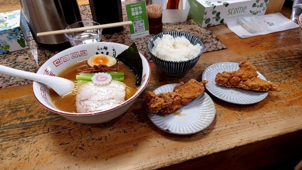 「鶏がら中華＋からあげ」@らぁ麺 ここんの写真