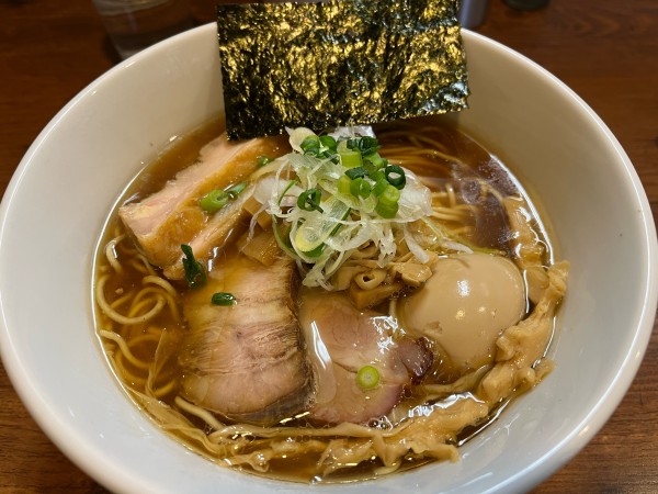 「特製醤油らーめん大盛固め1250円」@麺処 びぎ屋の写真