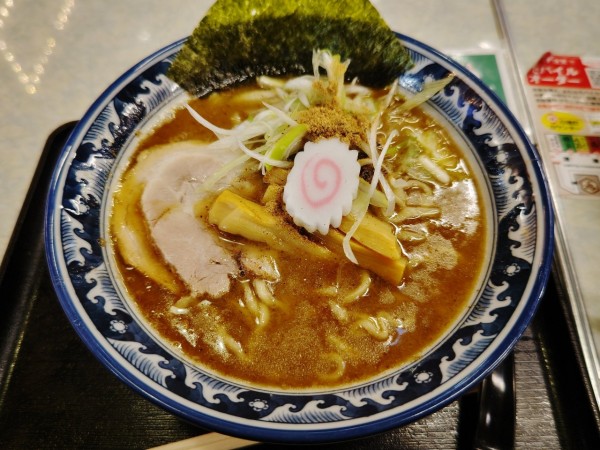「コク旨！魚豚ラーメン」@全国ご当地グルメコート 大宮横丁の写真