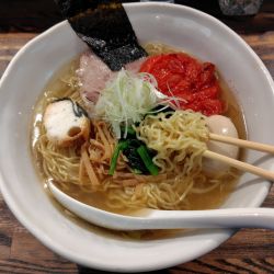 塩ラーメン(大盛)·黒味玉(醤油)·焼きトマト·八穀ごはん