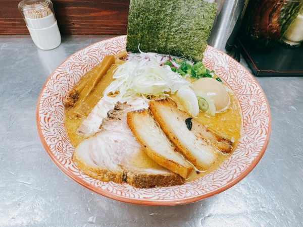 「極サバ塩豚骨 手もみ麺」@麺や 睡蓮の写真