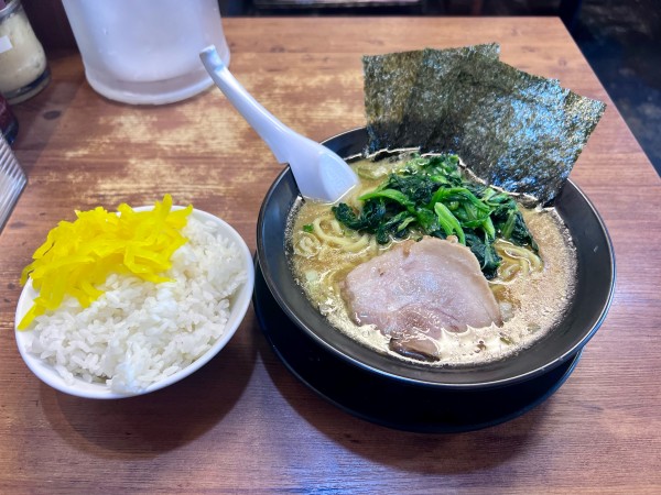 「醤油ラーメン」@横浜家系ラーメン 武骨家 鶴見西口店の写真