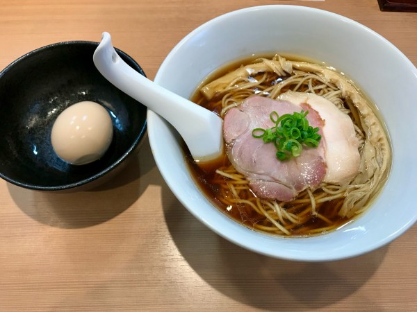 「醤油らぁ麺」@らぁ麺 はやし田 横浜店の写真