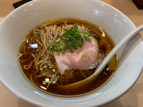 「醤油らぁ麺」@らぁ麺 六花の写真