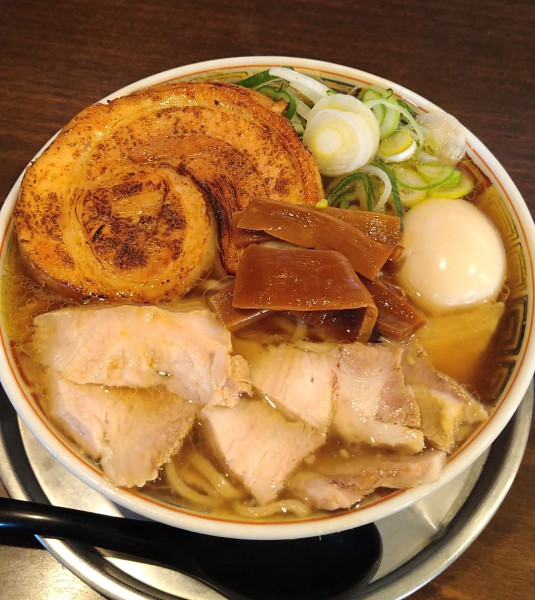 「中華そば(中盛)+厚切バラロールチャーシュー+味玉」@麺屋みつば＋クローバーの写真