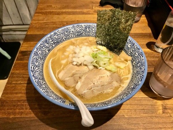 「鶏そば醤油」@濃厚鶏白湯ラーメン 一彩の写真