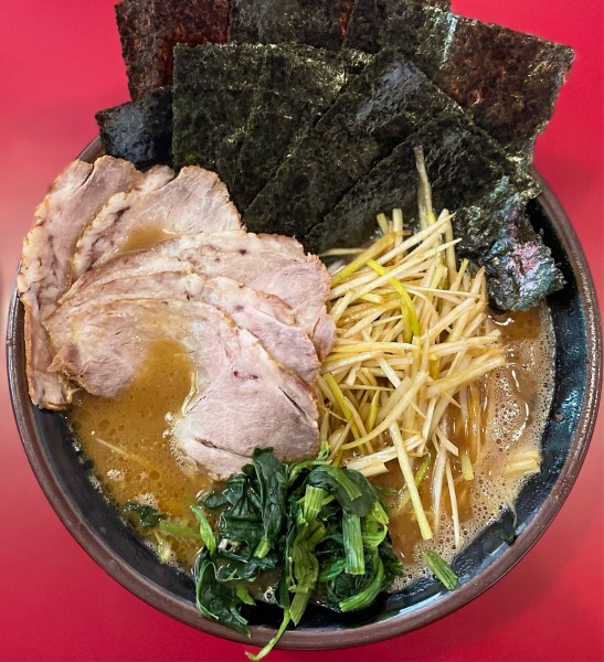 「白ネギチャーシュー(5枚)、大盛り、のり、ライス」@家系ラーメン 王道 神道家の写真