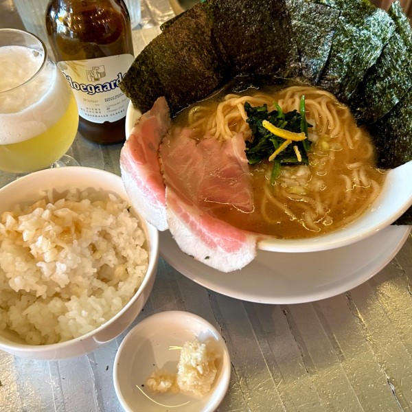 「人類みな兄弟＋土鍋炊き白ごはん＋海苔＋ヒューガルデンホワイト」@人類みな家族 東京本店の写真