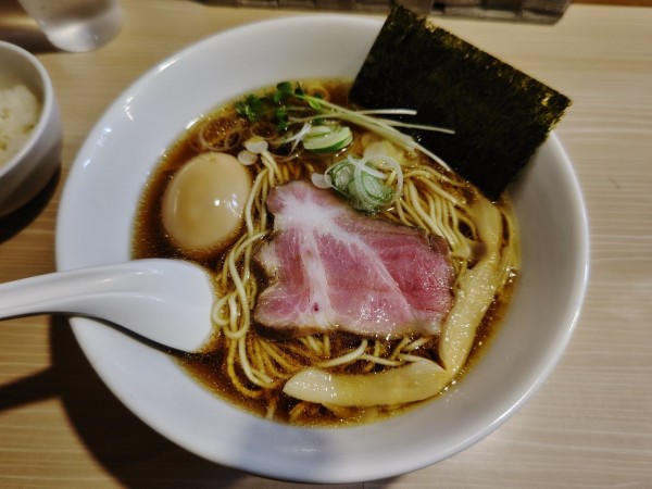 「半熟味玉香味中華そば」@麺屋 鶯 uguisuの写真