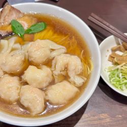 えびワンタンそば（大盛り）＋えびワンタントッピング