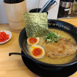 味玉らーめん　味濃いめ　脂多め