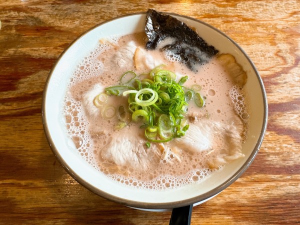 「チャーシュー麺、替え玉(マー油)」@大砲ラーメン 吉井店の写真