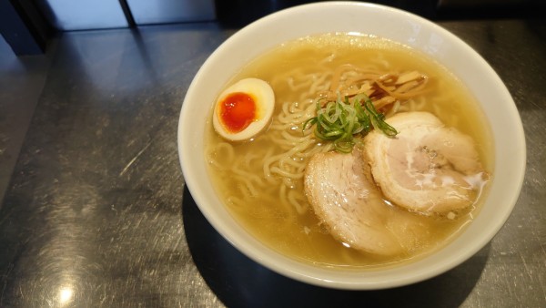 「塩らーめん900円+大盛100円」@自家製麺 らあめん吟の写真